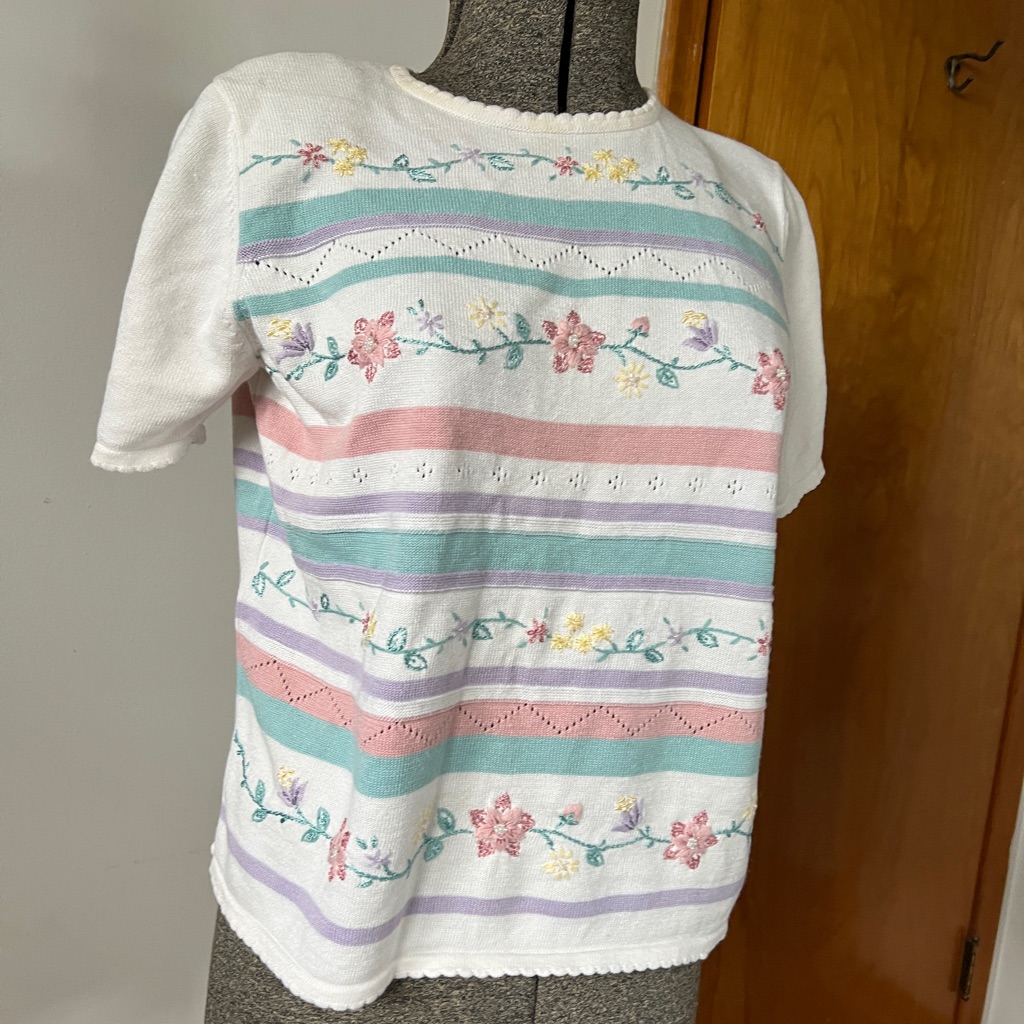 Vintage Alfred Dunner Floral Embroidered Detail Short Sleeve Top